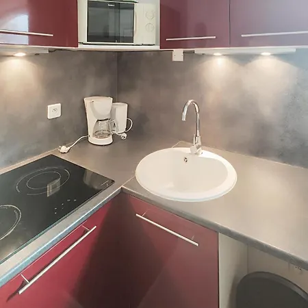 1 Bedroom Lovely In Appartement *
